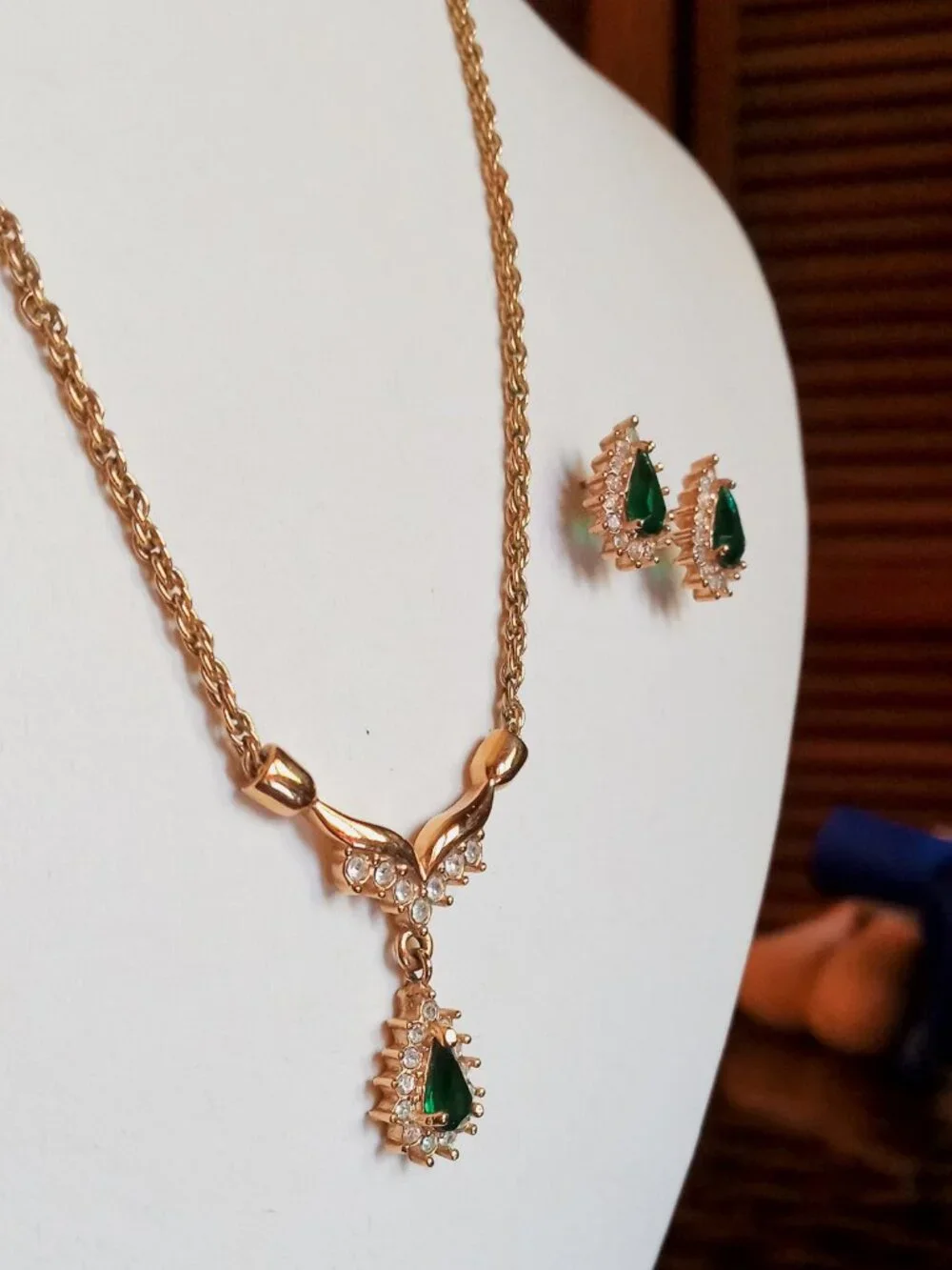 ROMAN Green Gem & Gold Plated Matching Necklace & Earrings Set Worn Once!